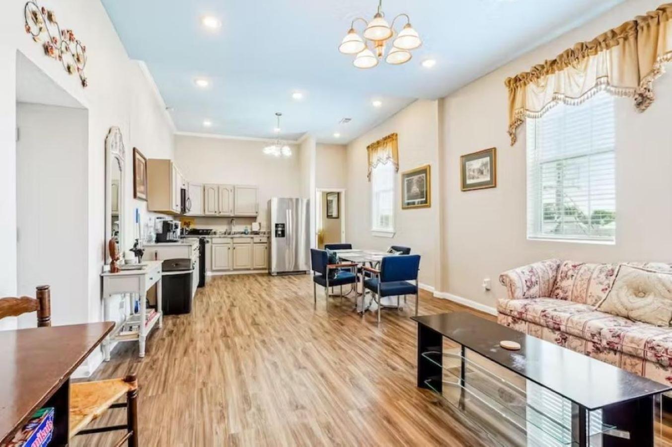 Apartment Penthouse On Claiborne *