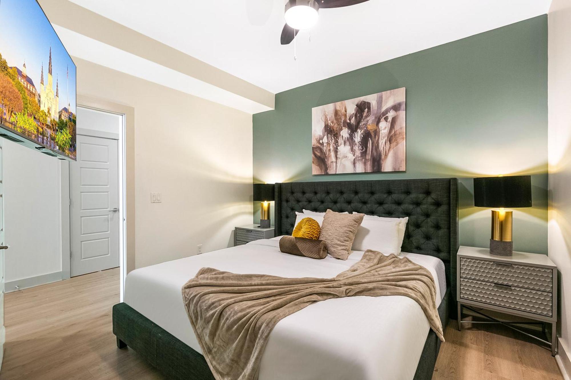 California Building By Hosteeva Apartment *