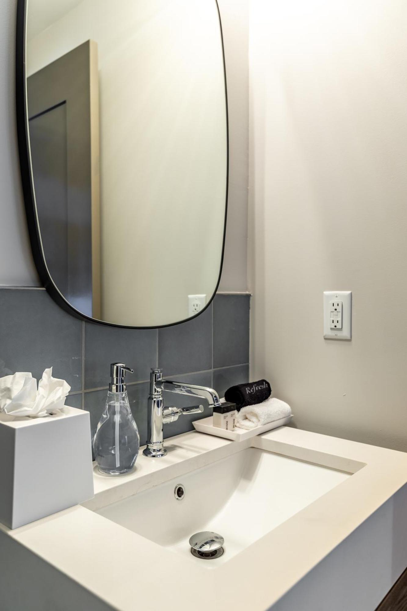 Ironworks Building - 2 Bedroom 2 Bath, 4 Bedroom 4 Bath Apartment *