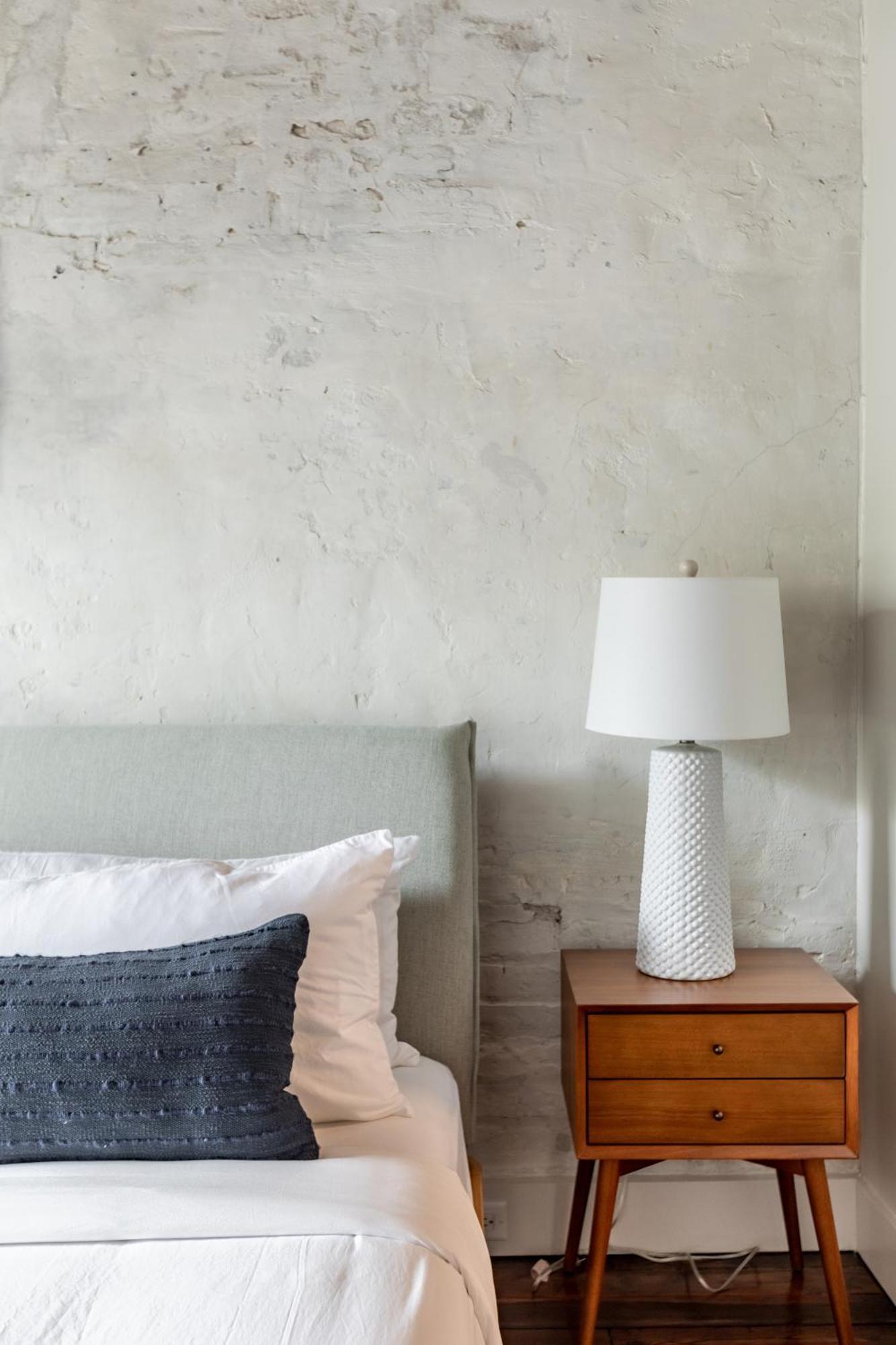 Ironworks Building - 2 Bedroom 2 Bath, 4 Bedroom 4 Bath * New Orleans