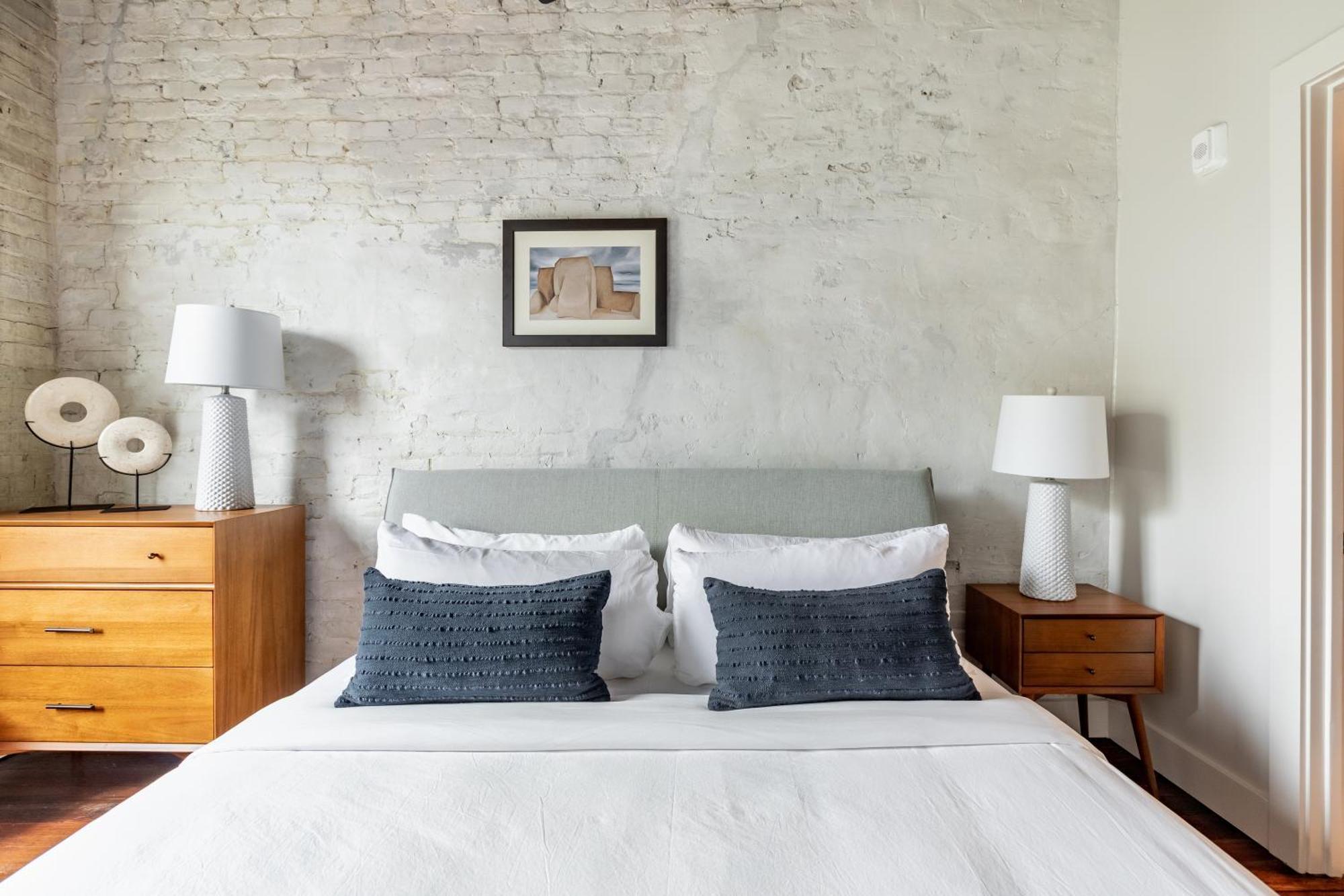 Ironworks Building - 2 Bedroom 2 Bath, 4 Bedroom 4 Bath Apartment New Orleans