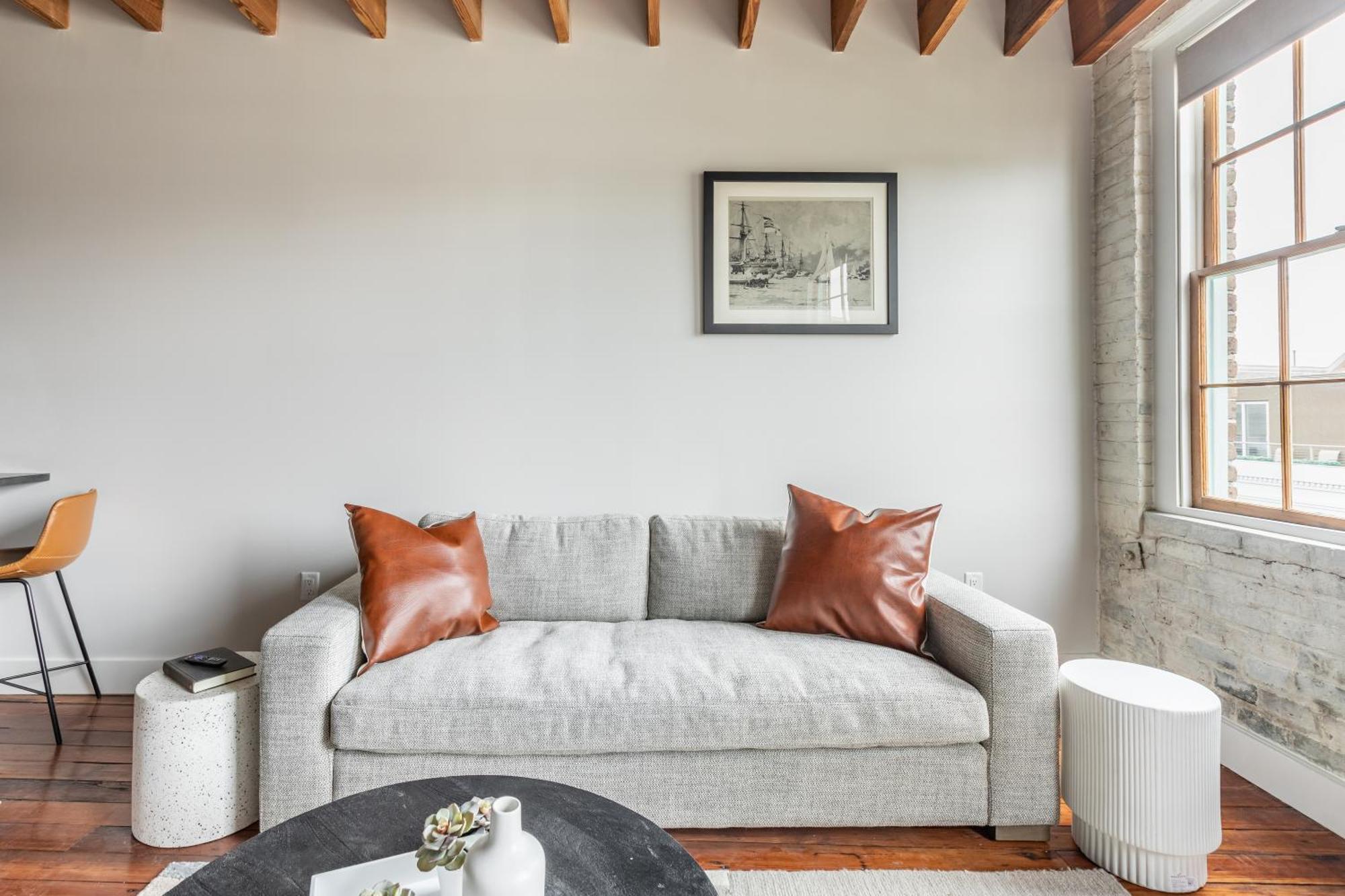 Ironworks Building - 2 Bedroom 2 Bath, 4 Bedroom 4 Bath