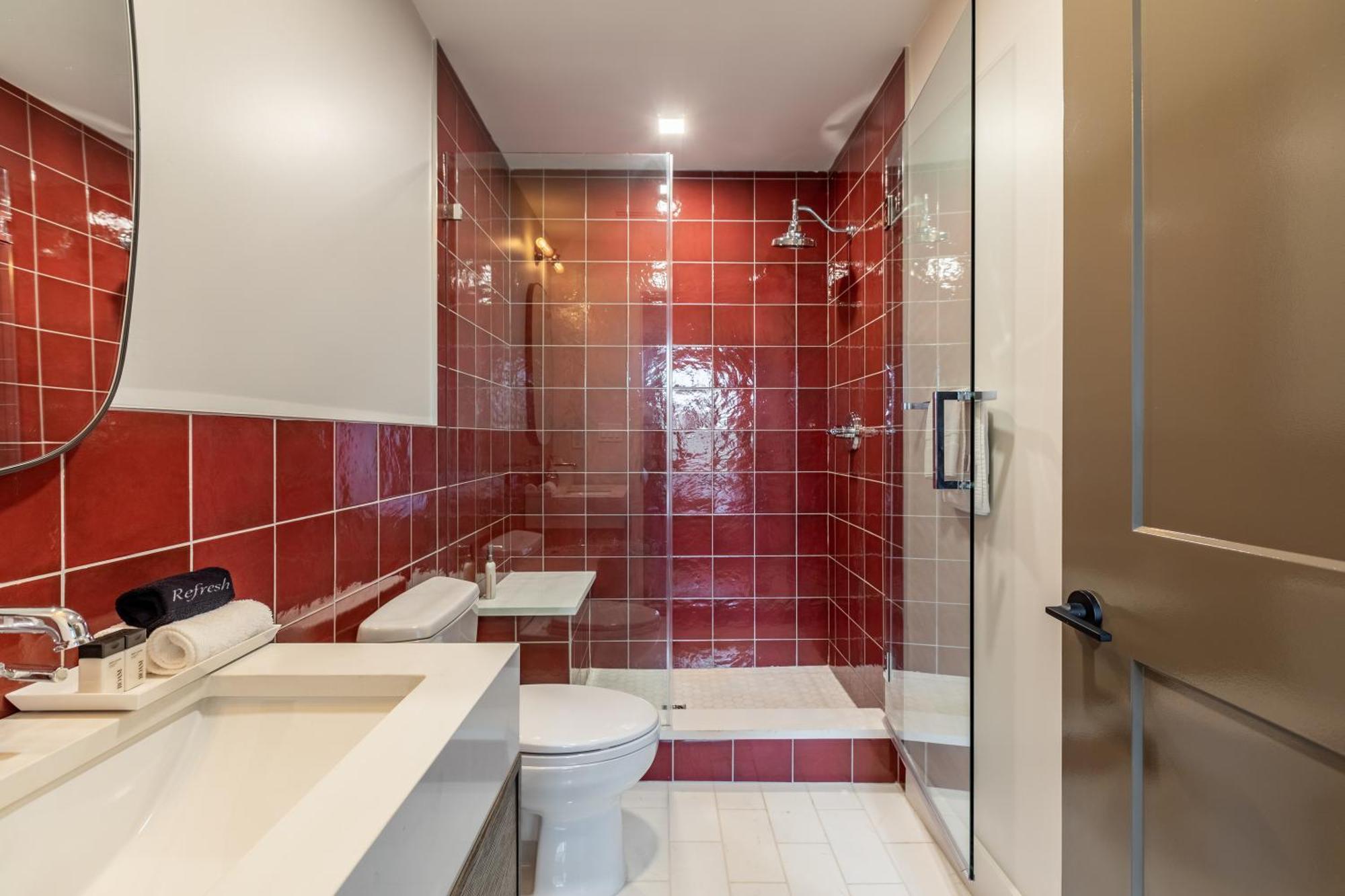 Apartment Ironworks Building - 2 Bedroom 2 Bath, 4 Bedroom 4 Bath