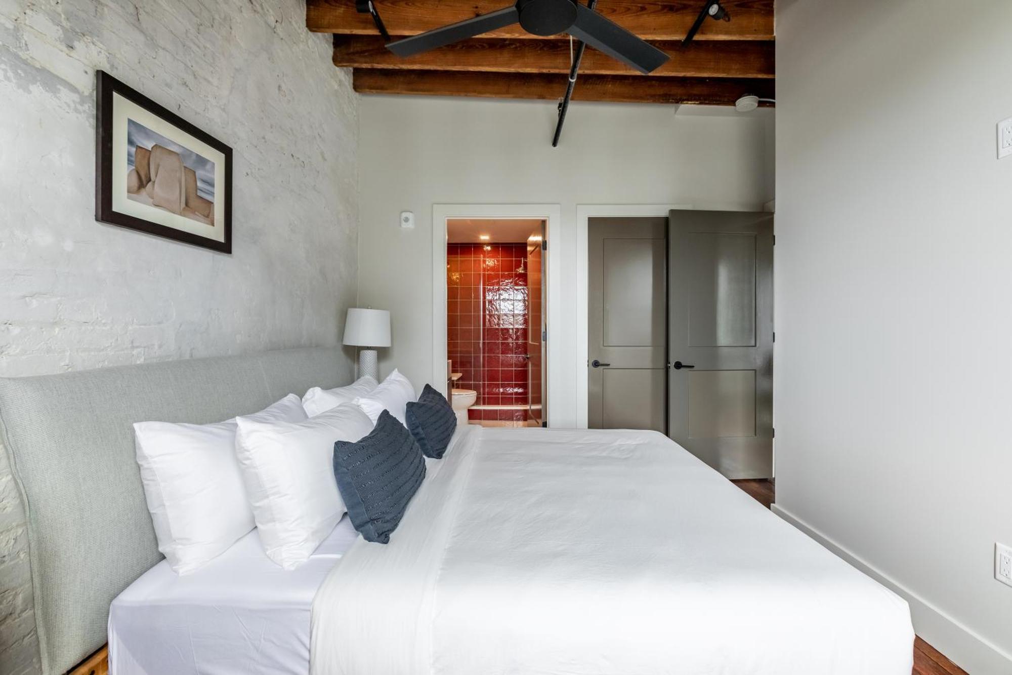 Ironworks Building - 2 Bedroom 2 Bath, 4 Bedroom 4 Bath New Orleans