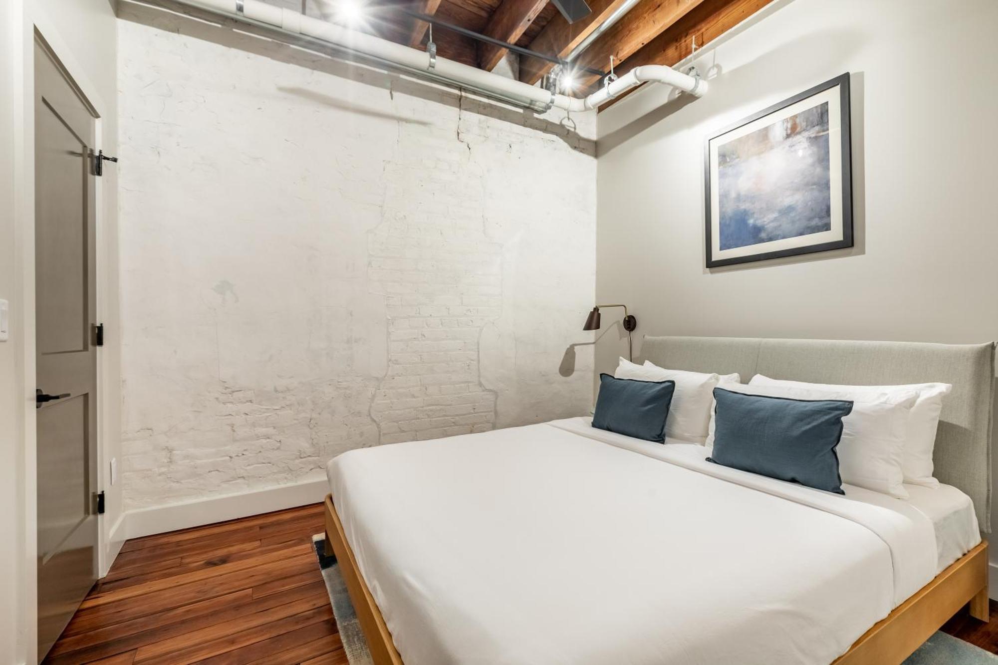 Ironworks Building - 2 Bedroom 2 Bath, 4 Bedroom 4 Bath New Orleans