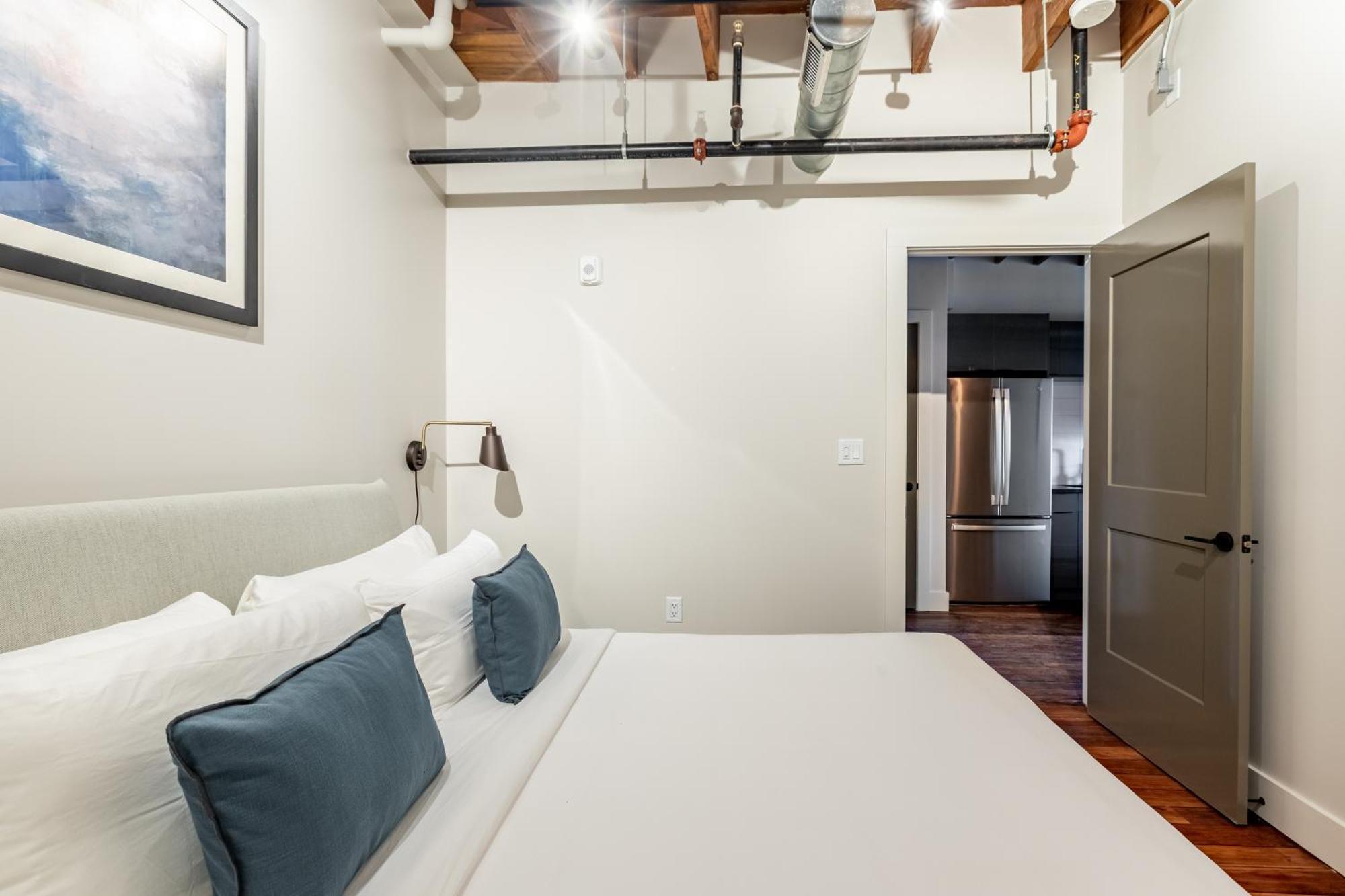 Ironworks Building - 2 Bedroom 2 Bath, 4 Bedroom 4 Bath Apartment