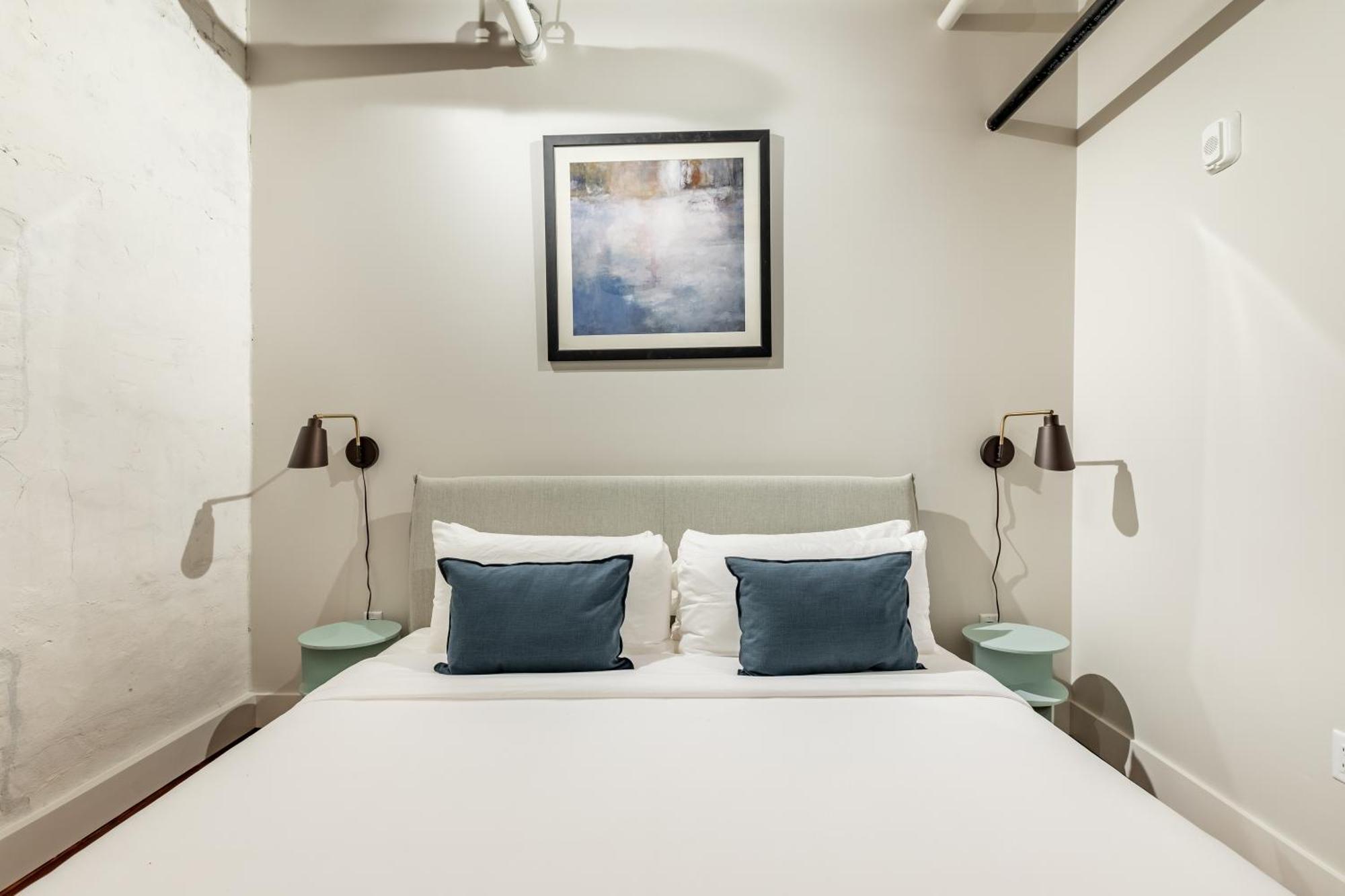 Apartment Ironworks Building - 2 Bedroom 2 Bath, 4 Bedroom 4 Bath *