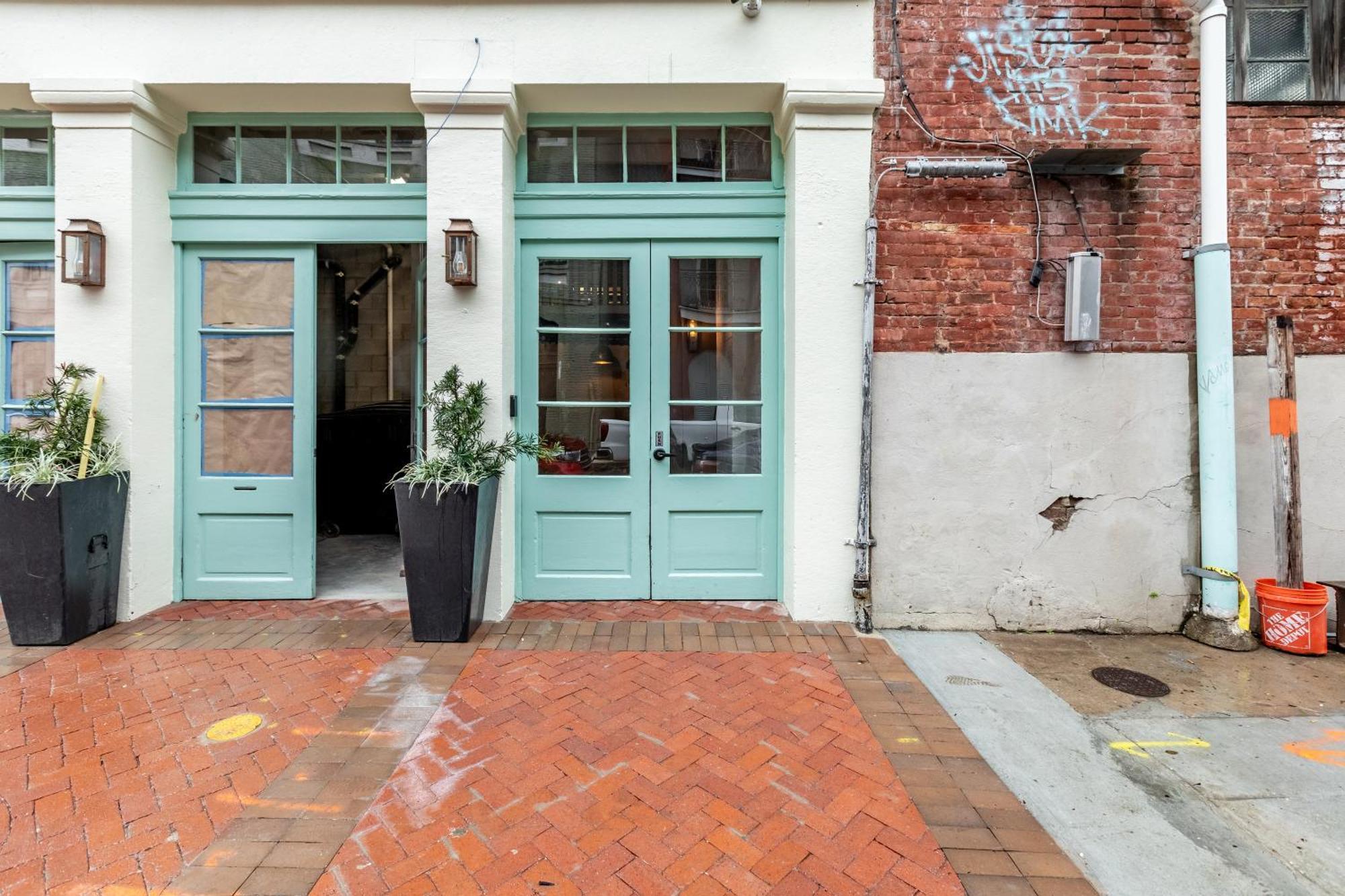 Apartment Ironworks Building - 2 Bedroom 2 Bath, 4 Bedroom 4 Bath *