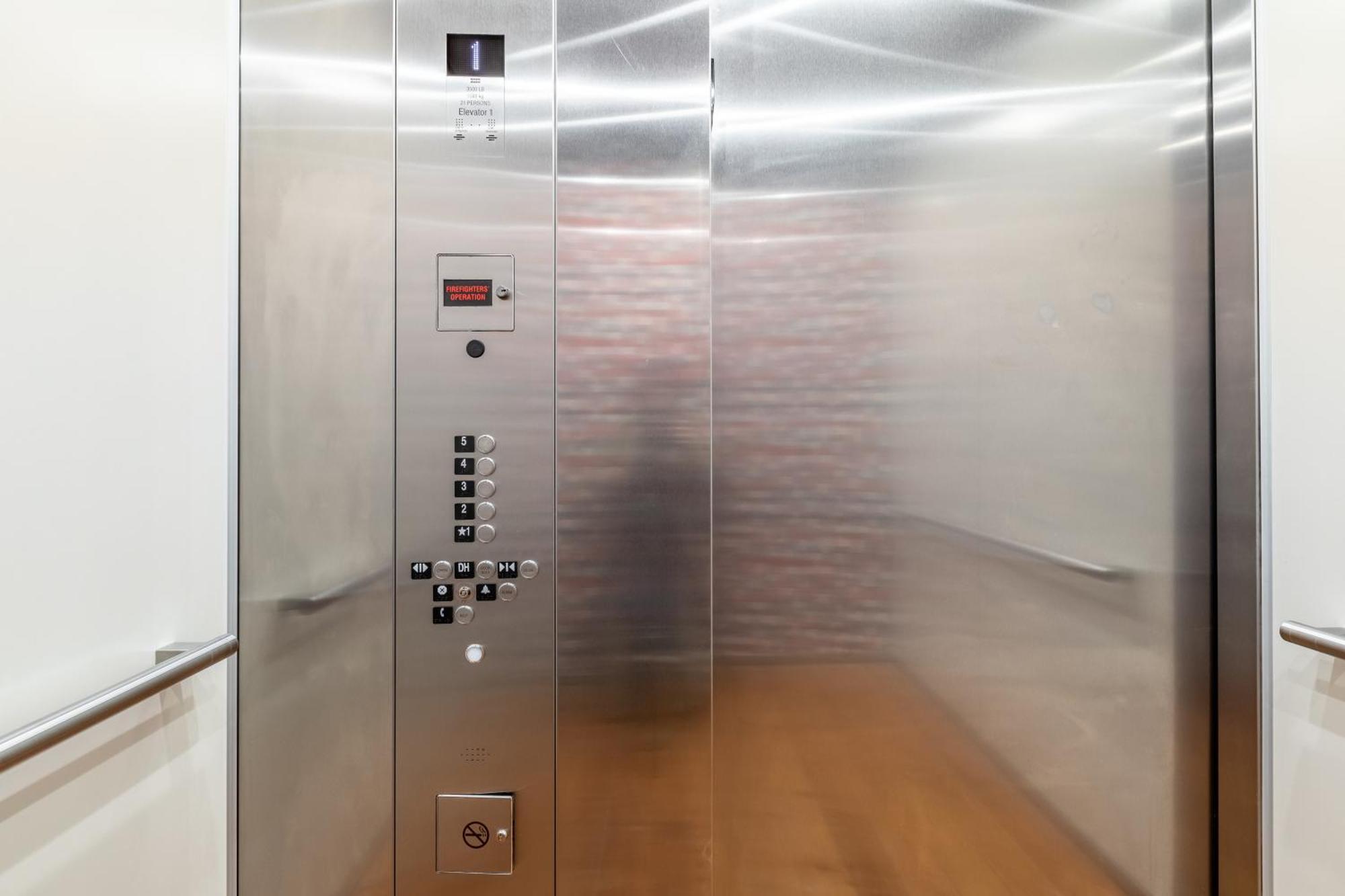 Ironworks Building - 2 Bedroom 2 Bath, 4 Bedroom 4 Bath New Orleans