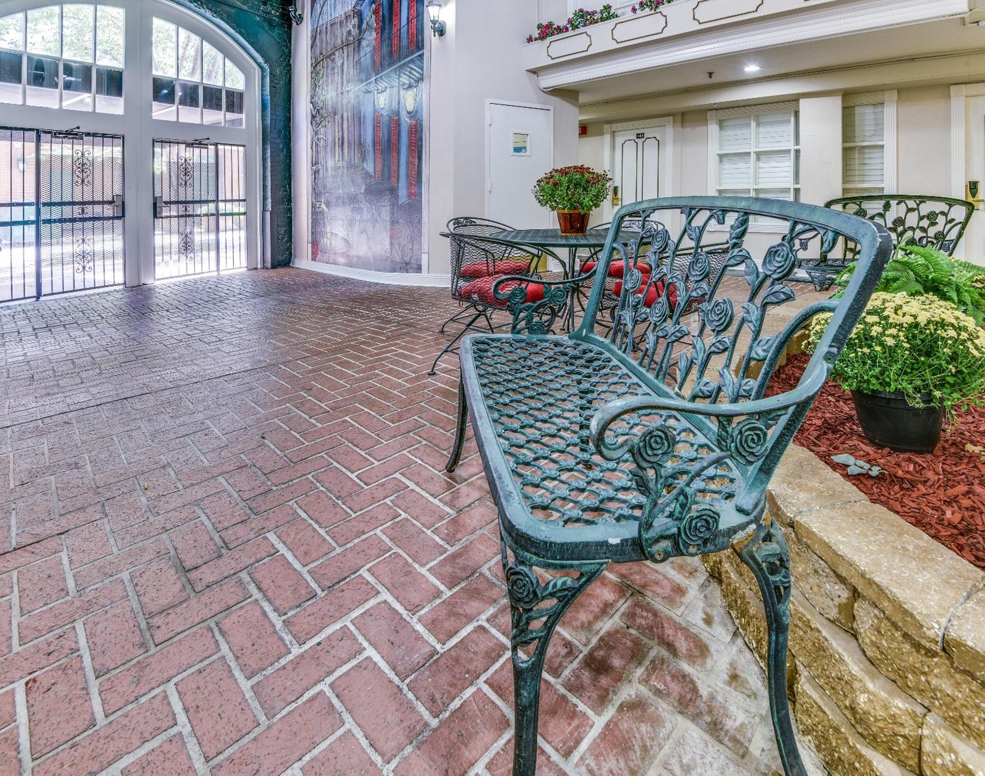 Plaza Downtown Hotel