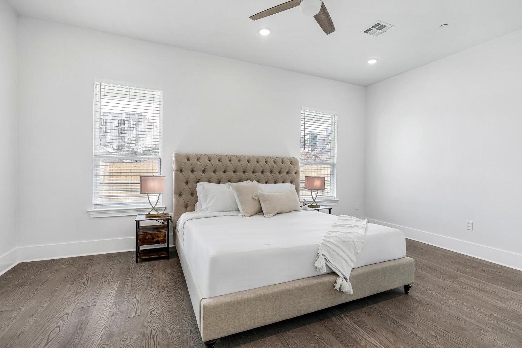 New 4 Bed Luxury House W/private Heated Pool Holiday home *