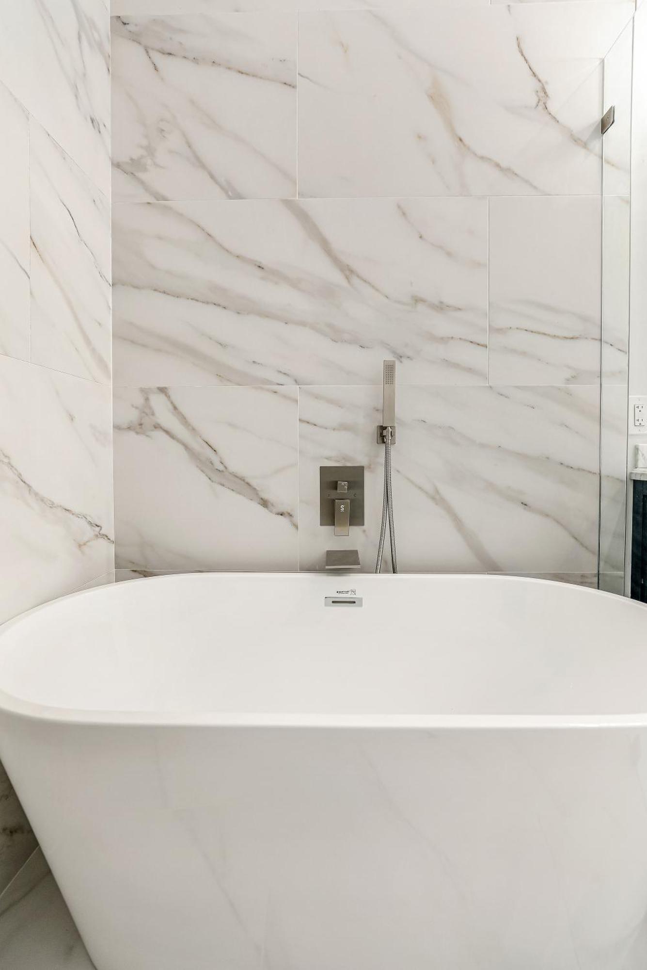 Holiday home New 4 Bed Luxury House W/private Heated Pool