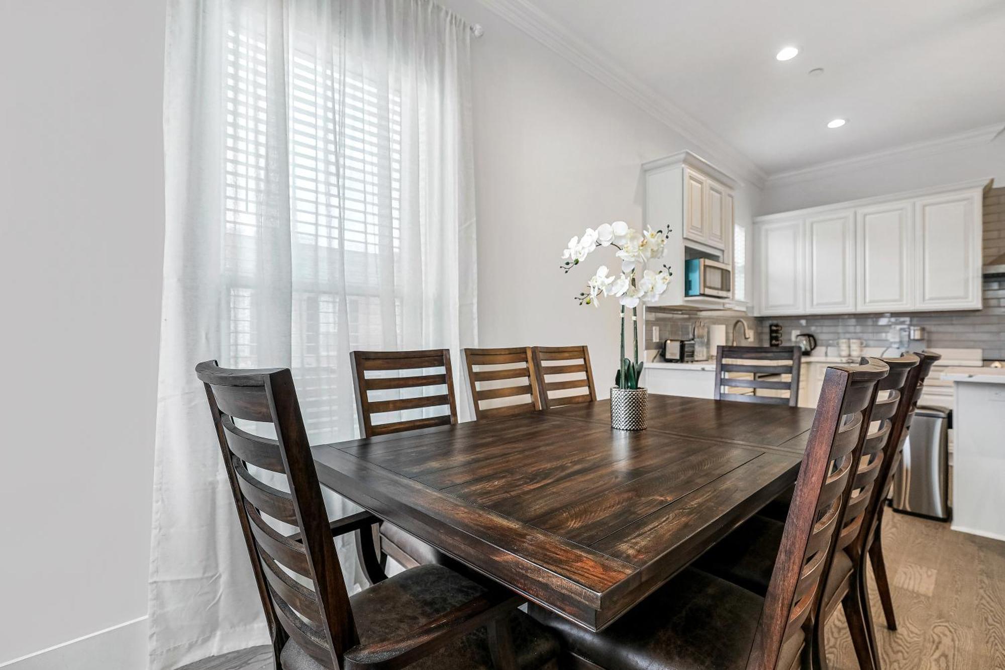 Holiday home New 4 Bed Luxury House W/private Heated Pool