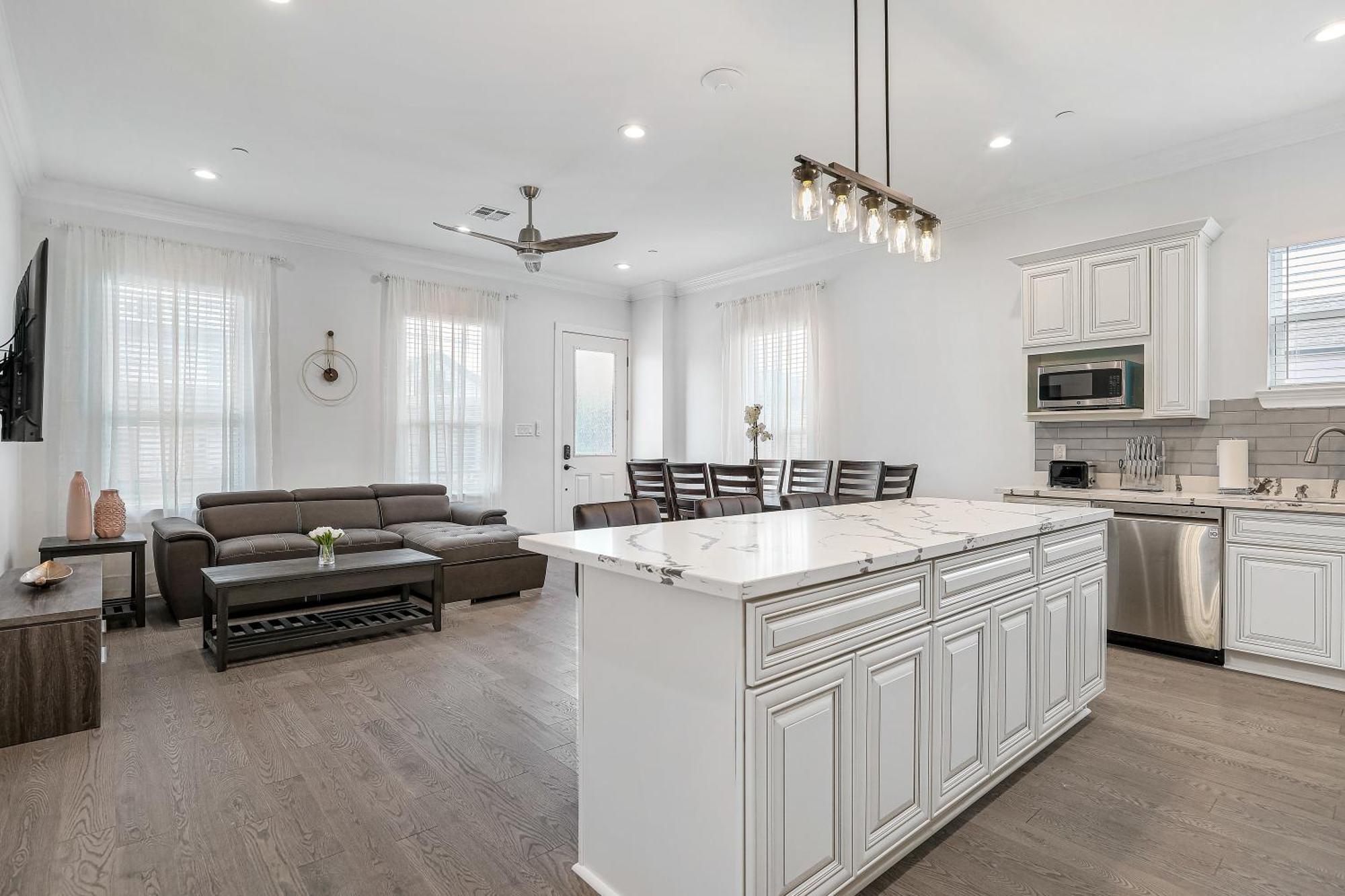 New 4 Bed Luxury House W/private Heated Pool Holiday home New Orleans