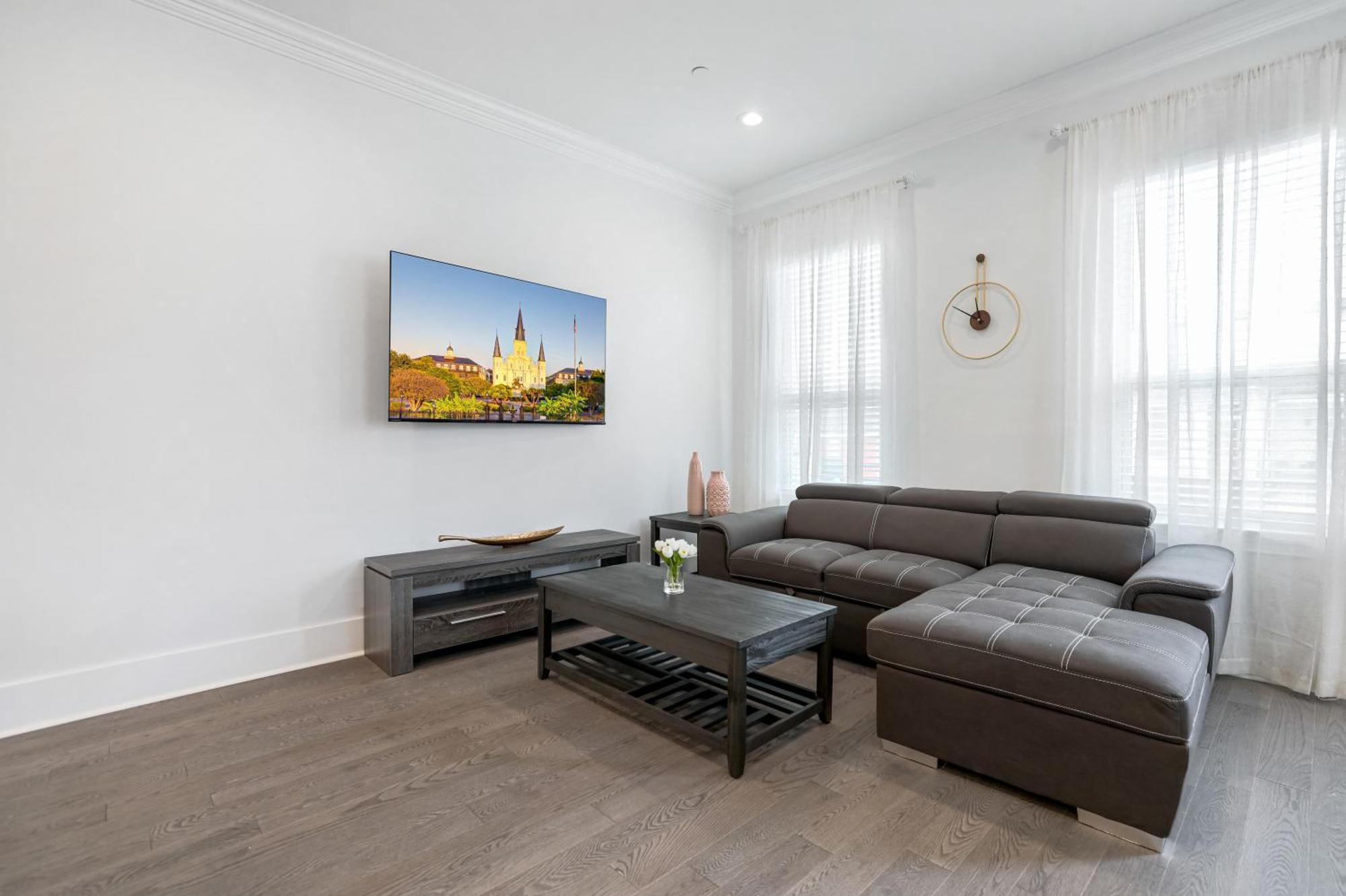 New 4 Bed Luxury House W/private Heated Pool *