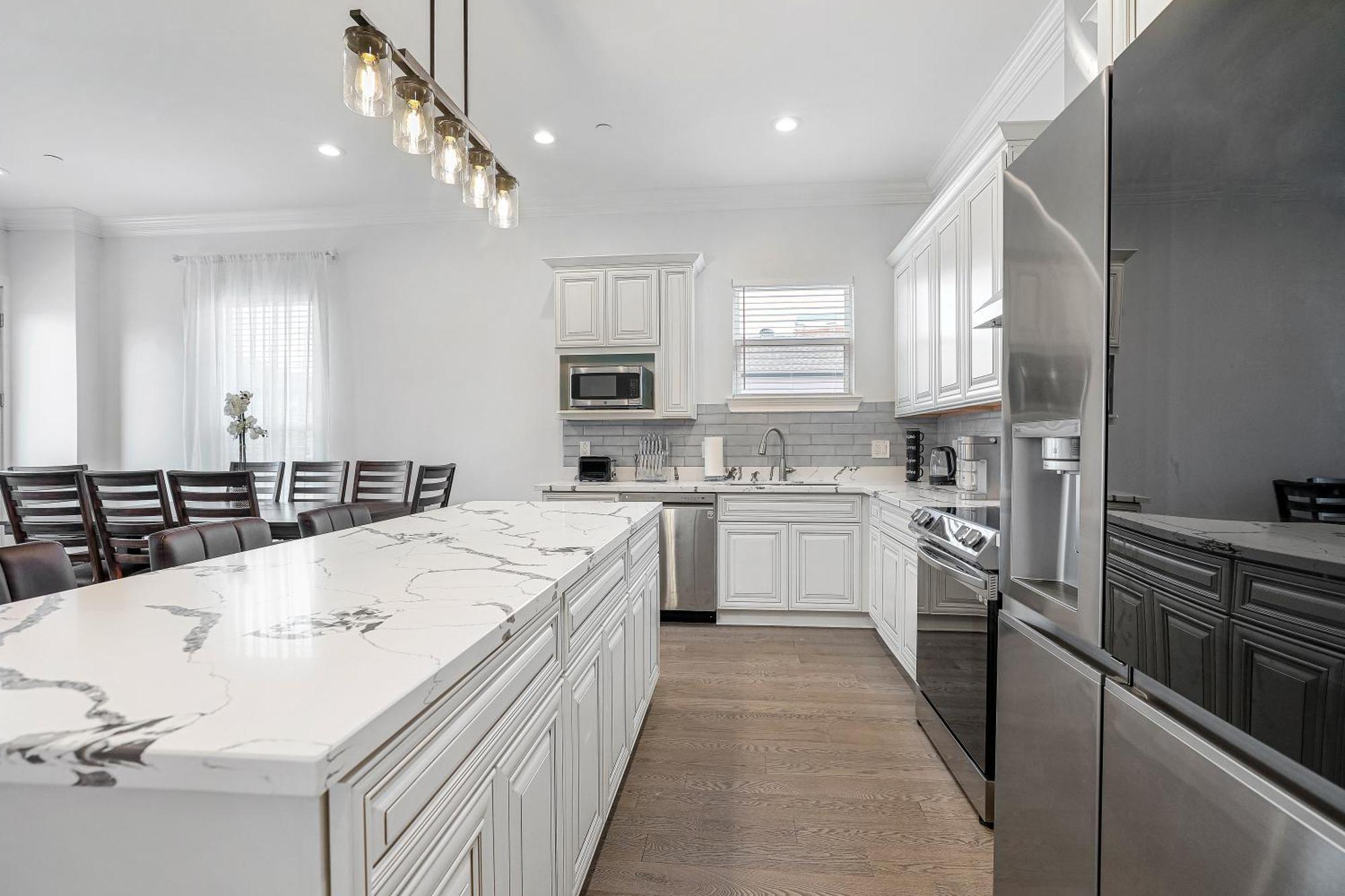 New 4 Bed Luxury House W/private Heated Pool