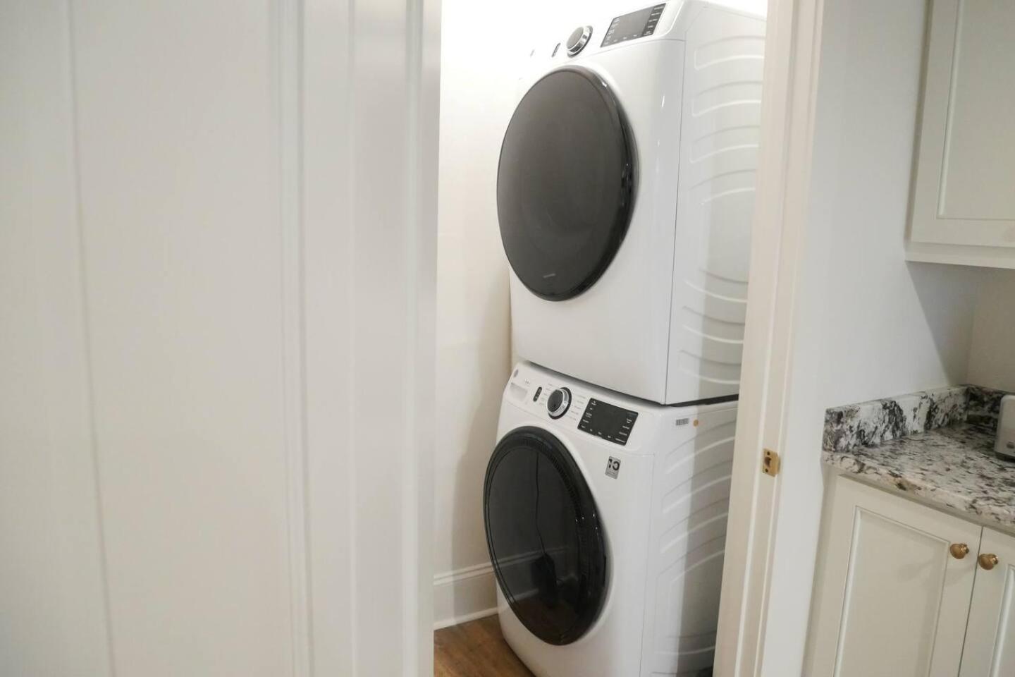 Villa Entire Spacious Vacation - 1 Mile To Attractions *