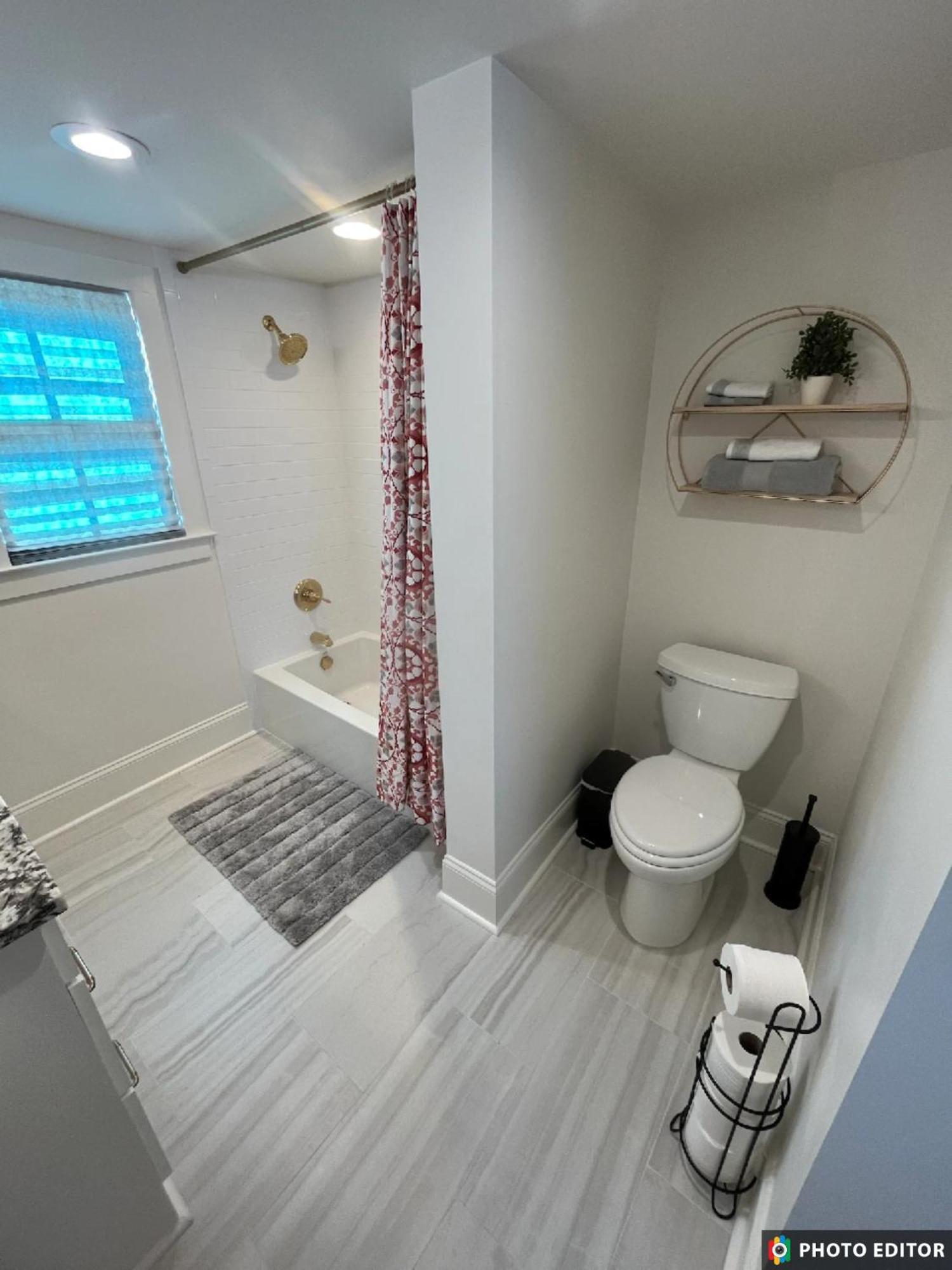 Villa Entire Spacious Vacation - 1 Mile To Attractions *