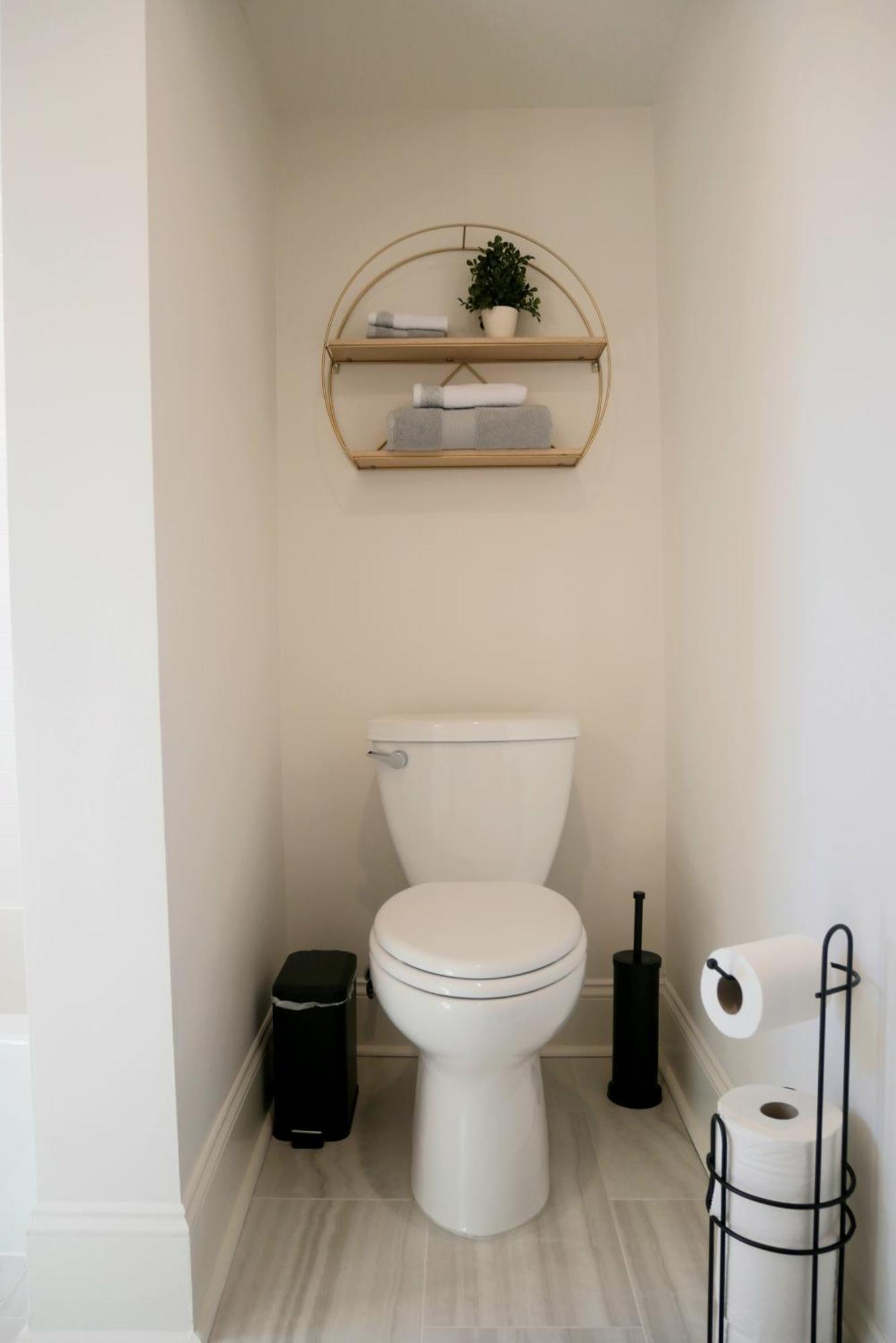 Villa Entire Spacious Vacation - 1 Mile To Attractions