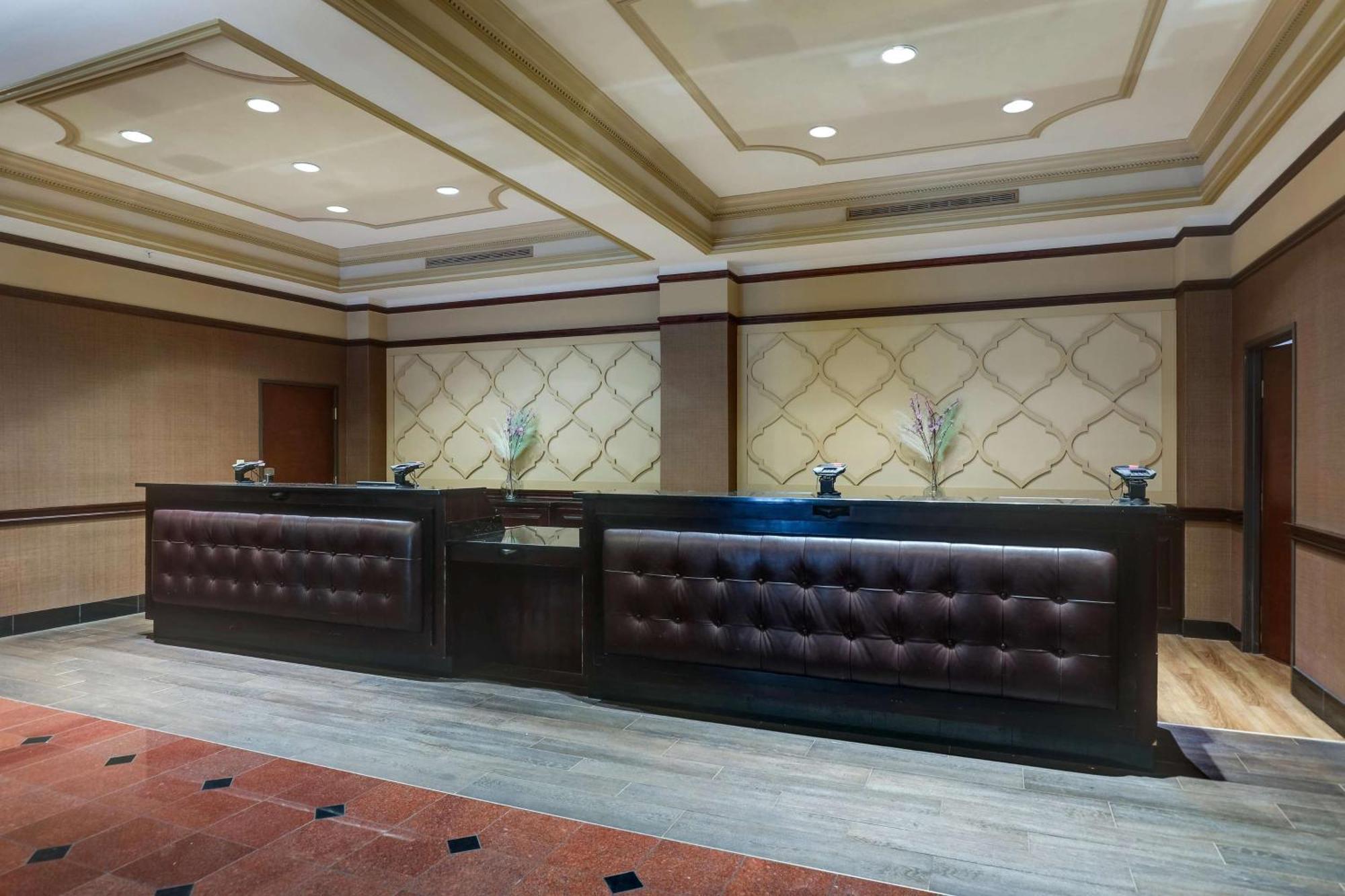 Drury Plaza 3*