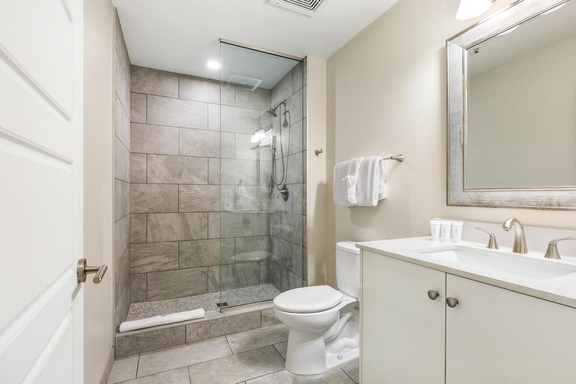 California Building Oasis: 1br In Vibrant Apartment *