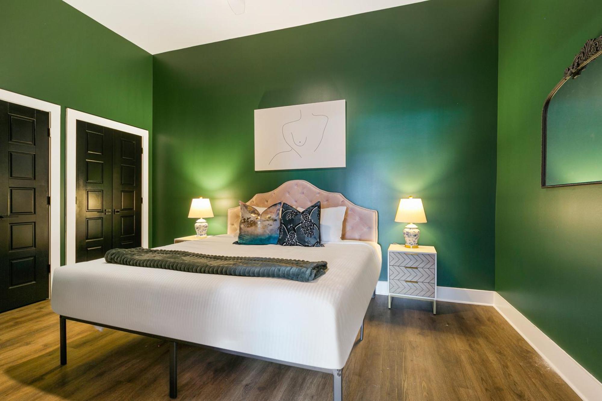 Exquisite 4 Bedroom Luxury Just Steps From The French Quarter Apartment *