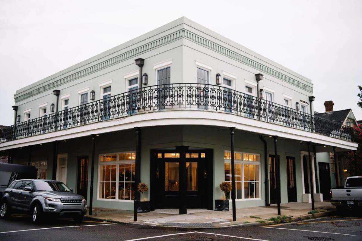 The Burgundy Penthouse Steps To The French Quarter