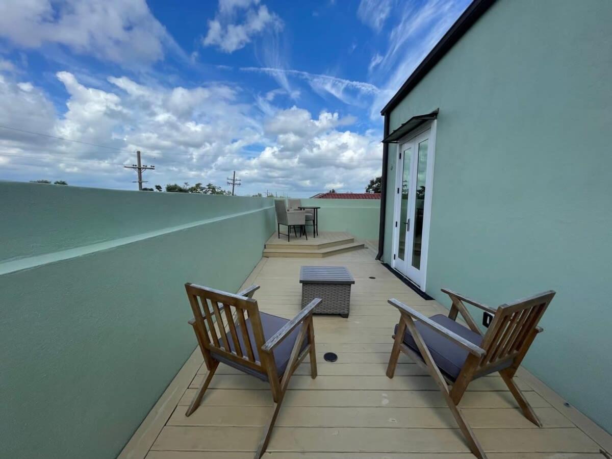 The Burgundy Penthouse Steps To The French Quarter Holiday home