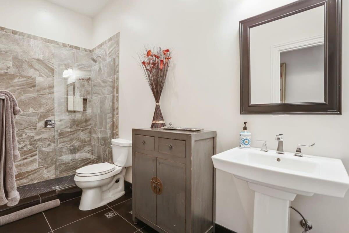 Holiday home The Burgundy Penthouse Steps To The French Quarter *