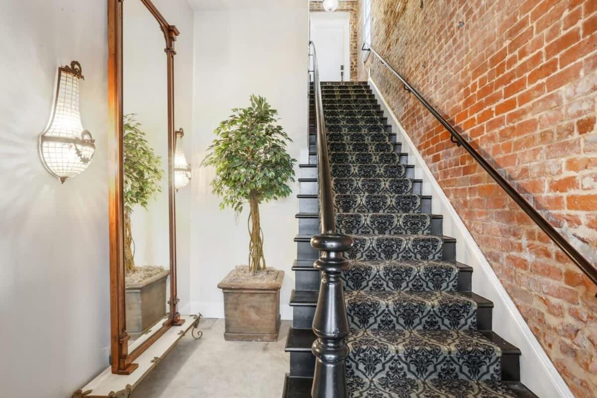 The Burgundy Penthouse Steps To The French Quarter