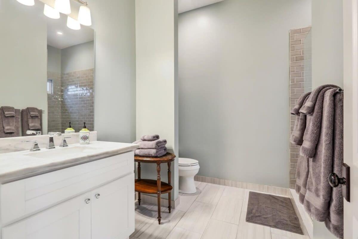 The Burgundy Penthouse Steps To The French Quarter Holiday home New Orleans