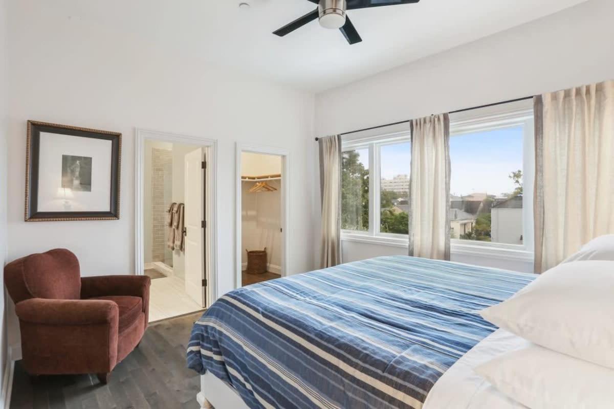 The Burgundy Penthouse Steps To The French Quarter