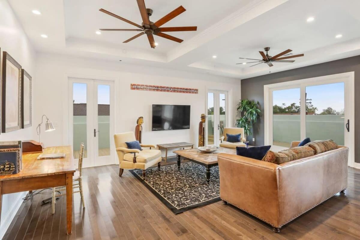 The Burgundy Penthouse Steps To The French Quarter Holiday home *