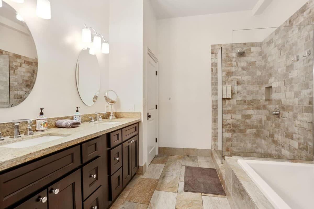 The Burgundy Penthouse Steps To The French Quarter * New Orleans