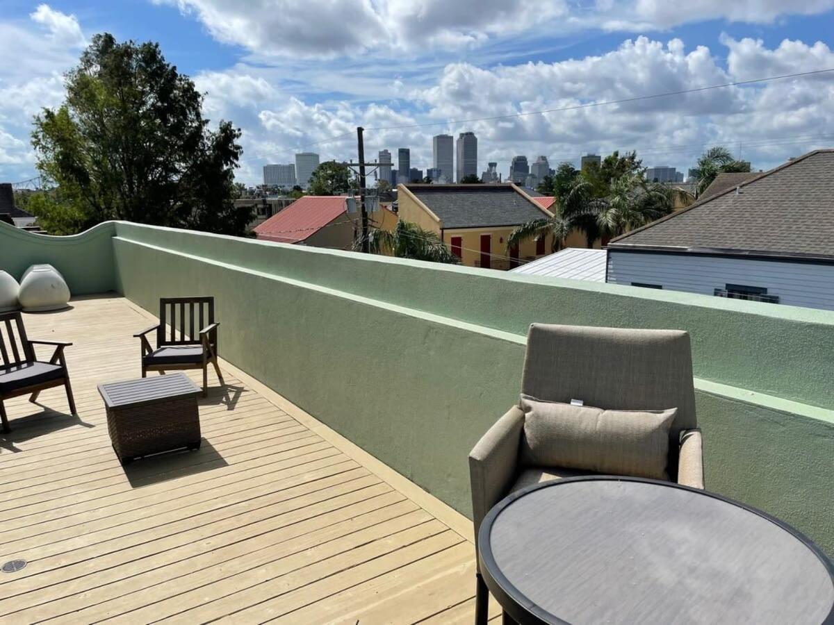 The Burgundy Penthouse Steps To The French Quarter Holiday home