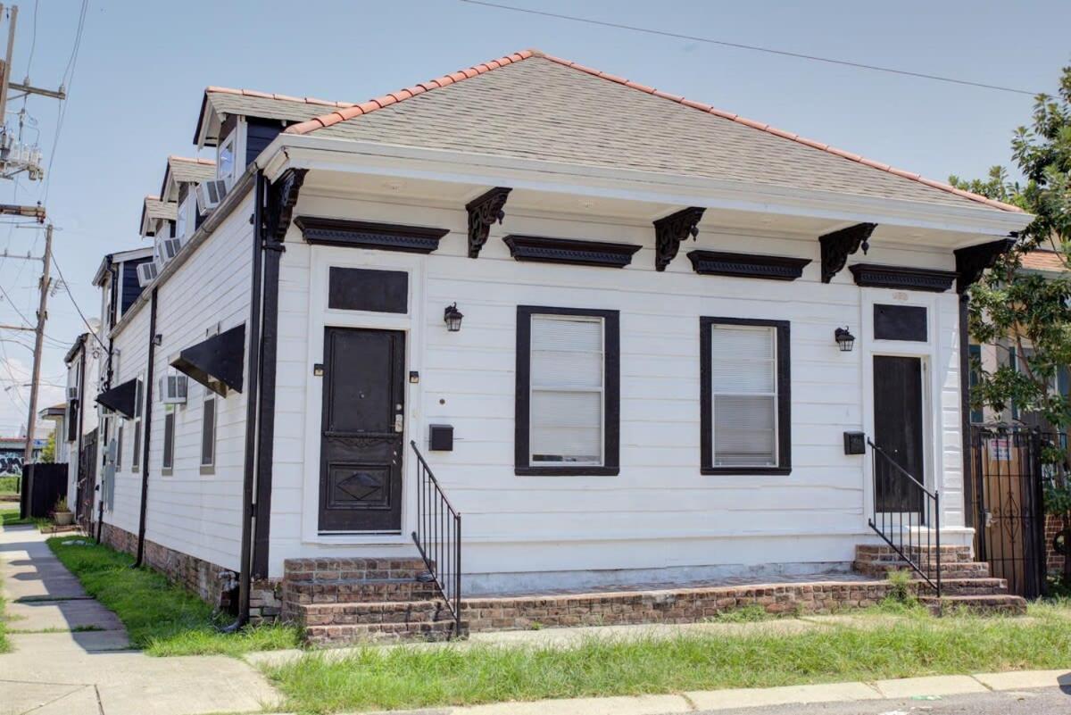 Charming Conti Nest With Large Courtyard