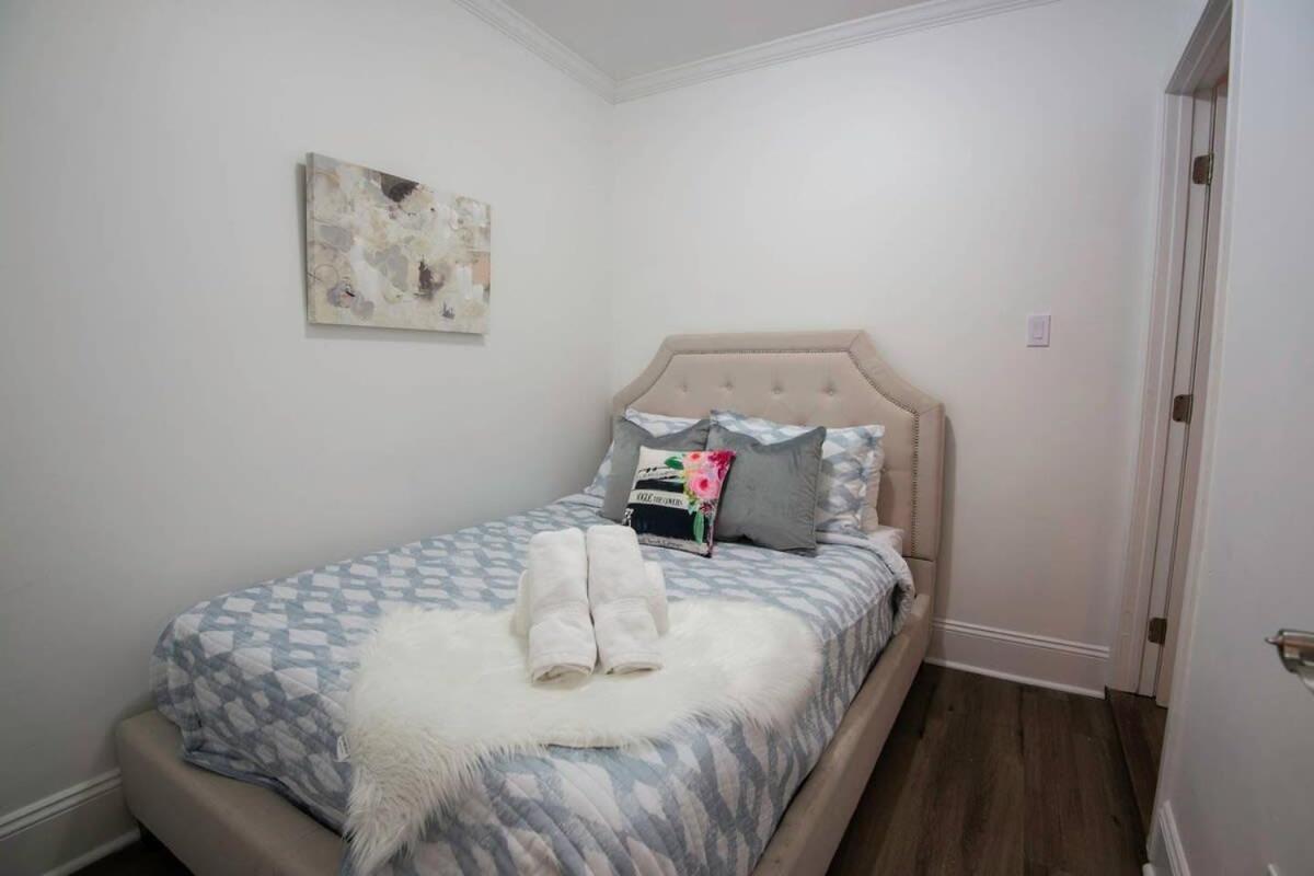 5 Bedroom - Sleeps 8! Steps From Bourbon Street! 3* New Orleans