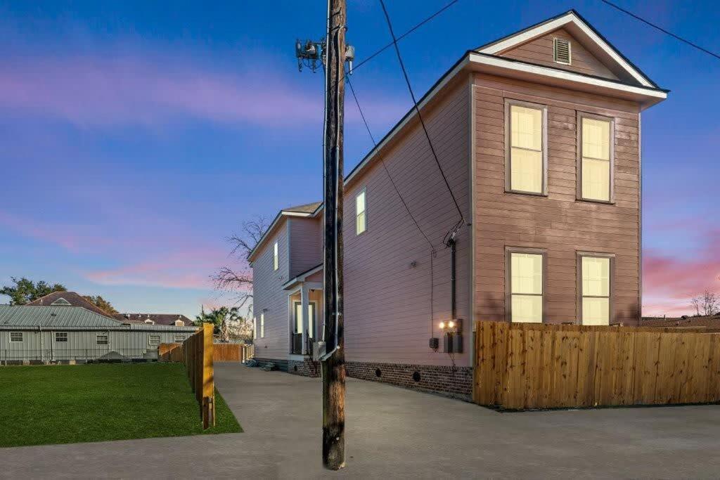 Luxury 4bd With Pool And Off Street Parking Holiday home *