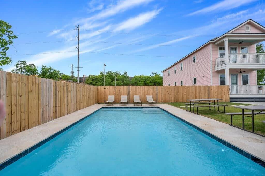 Holiday home Luxury 4bd With Pool And Off Street Parking