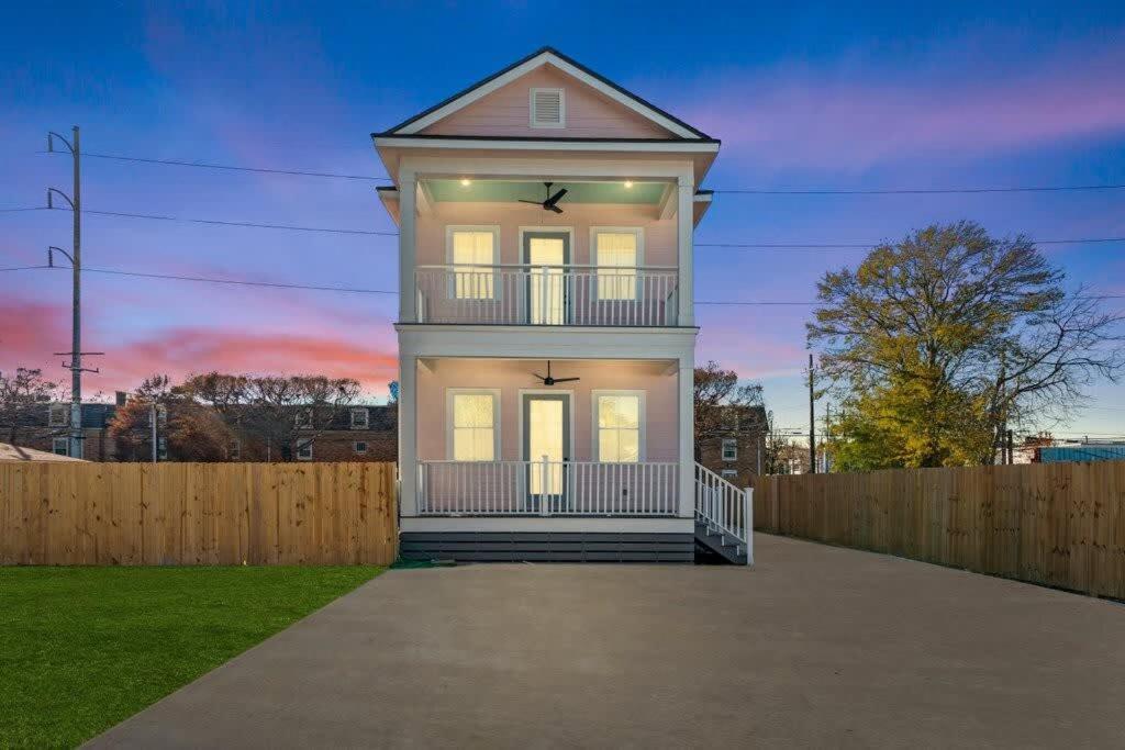 Luxury 4bd With Pool And Off Street Parking New Orleans