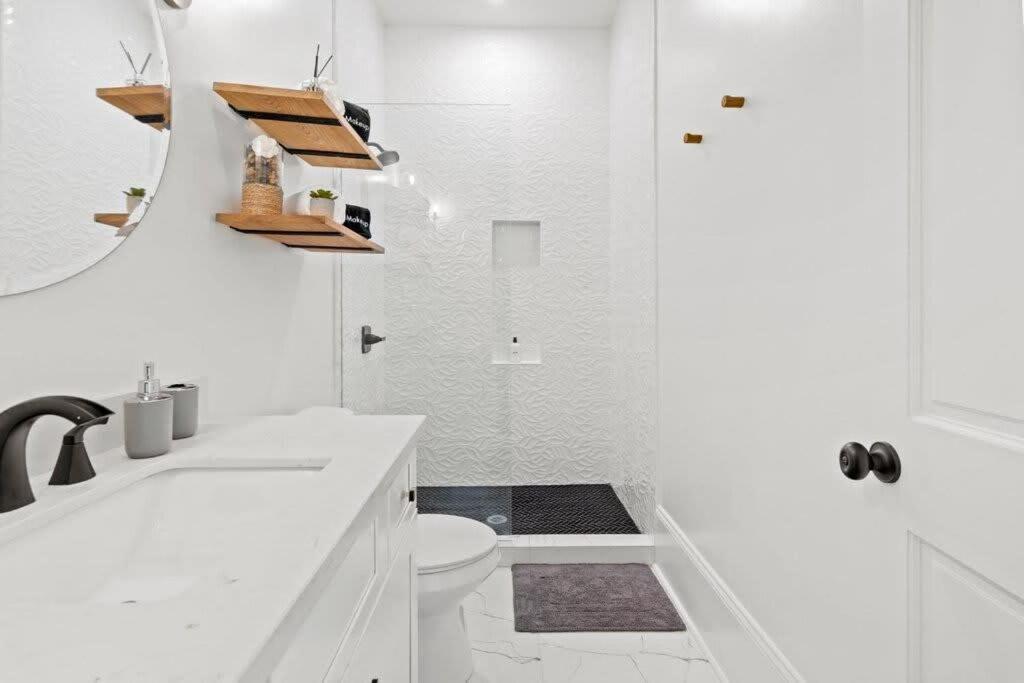 Luxury 4bd With Pool And Off Street Parking Holiday home