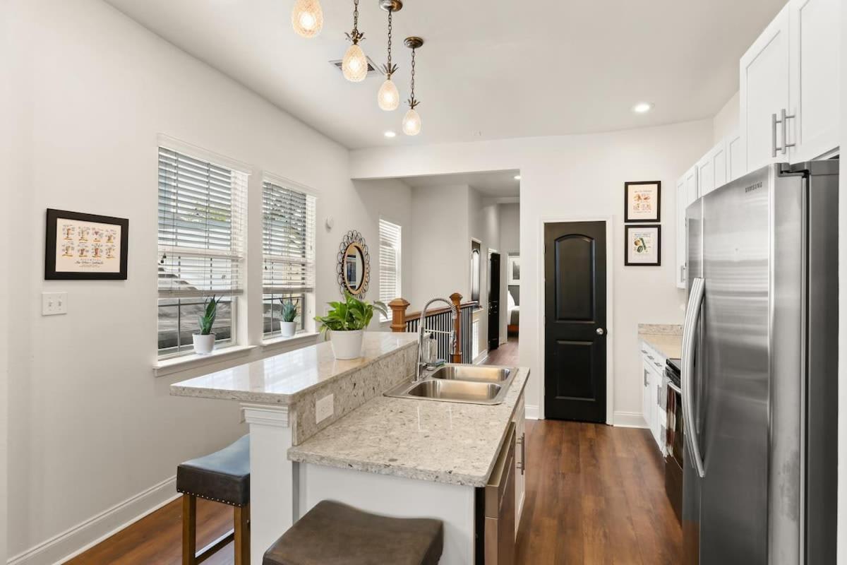 Garden District 3bd 2ba Parking Stylish & Unique Holiday home *