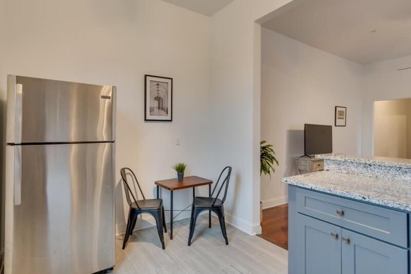 Urban 3 Bedroom Local Art Filled Frenchman Oasis *