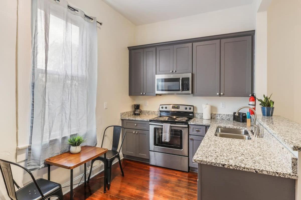 Urban 3 Bedroom Local Art Filled Frenchman Oasis *