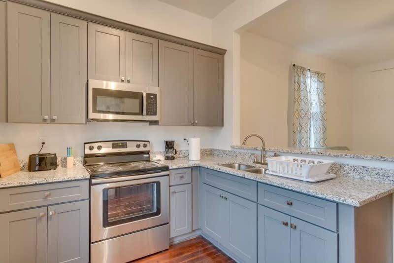 Urban 3 Bedroom Local Art Filled Frenchman Oasis Holiday home New Orleans