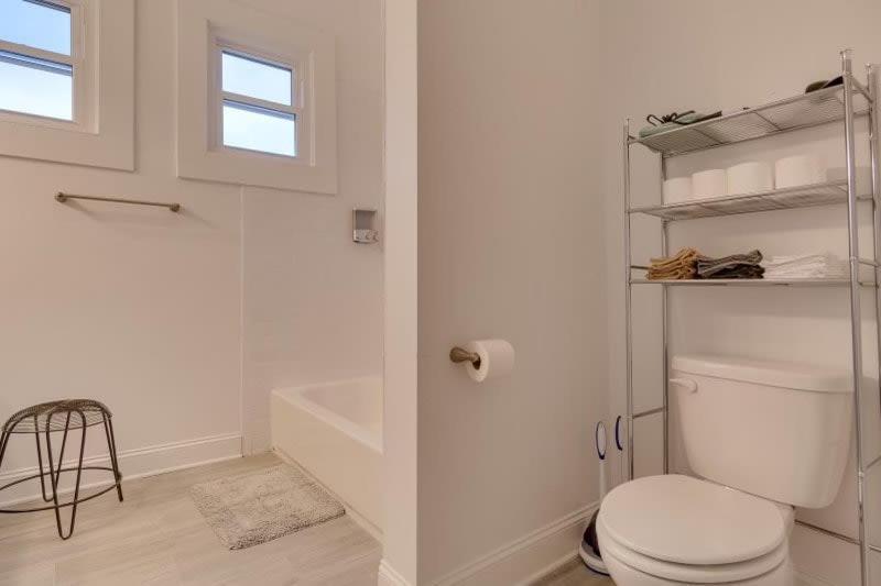 Urban 3 Bedroom Local Art Filled Frenchman Oasis Holiday home