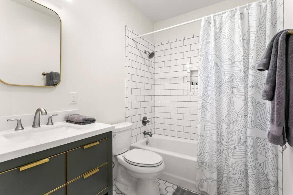 Garden District - Gated Parking Apartment New Orleans