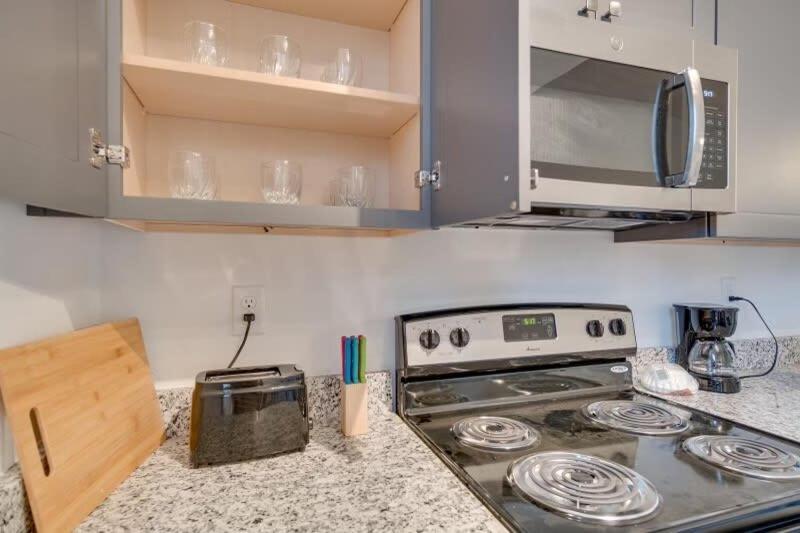 Urban 3 Bedroom Local Art Filled Frenchman Oasis Holiday home New Orleans