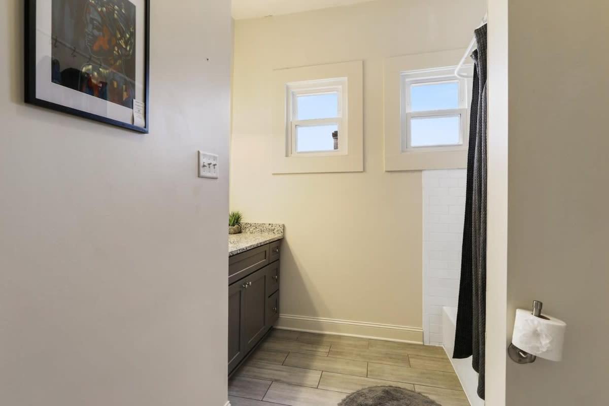 Urban 3 Bedroom Local Art Filled Frenchman Oasis New Orleans