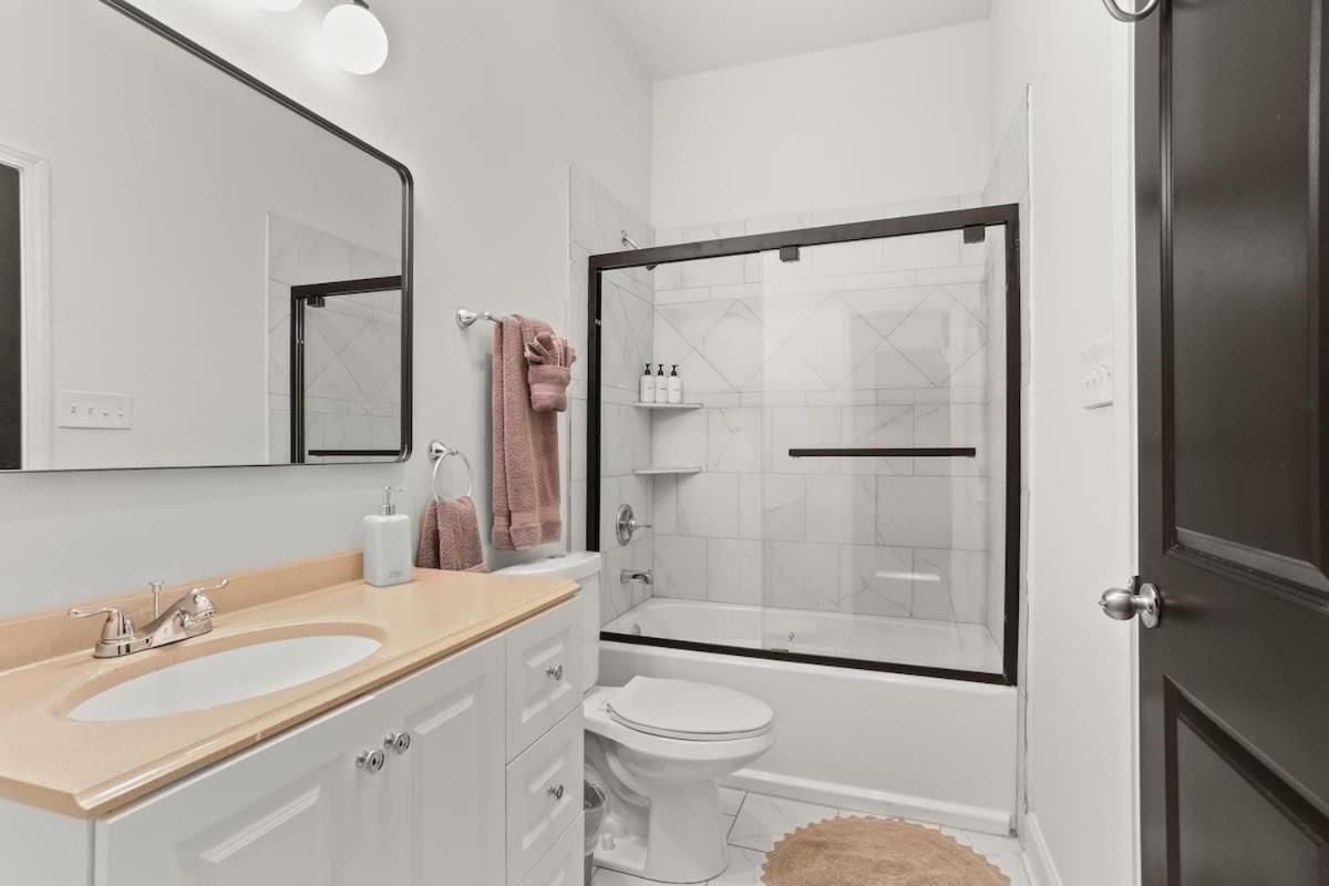 Garden District 3bd 2ba Parking Stylish & Unique Holiday home *